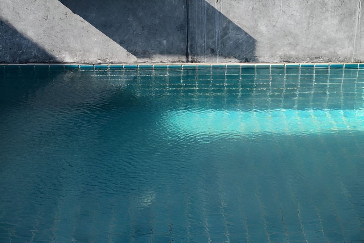 Can You Repair Stucco Pool Without Draining Water