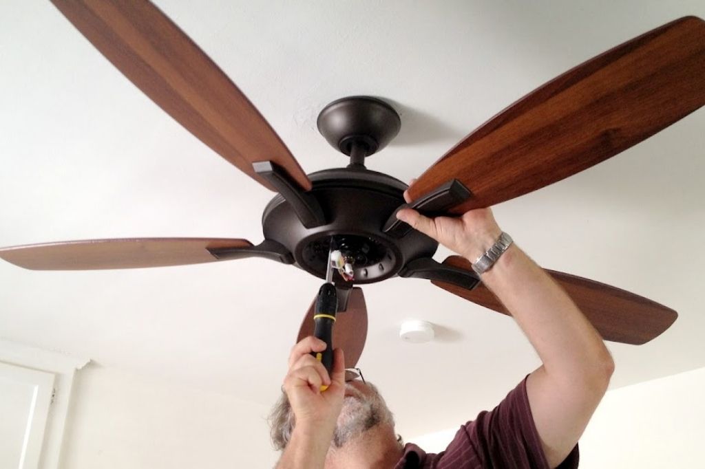 How to Fix a Squeaky Ceiling Fan