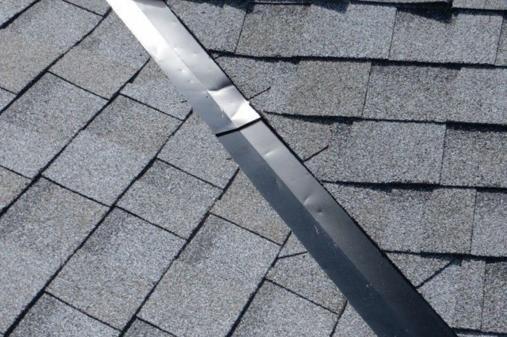 How to Fix Flashing on Roof