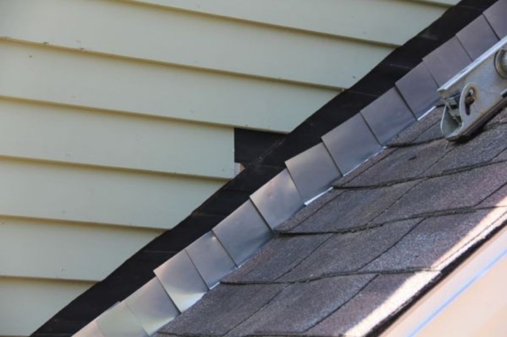 How to Fix Flashing on Roof