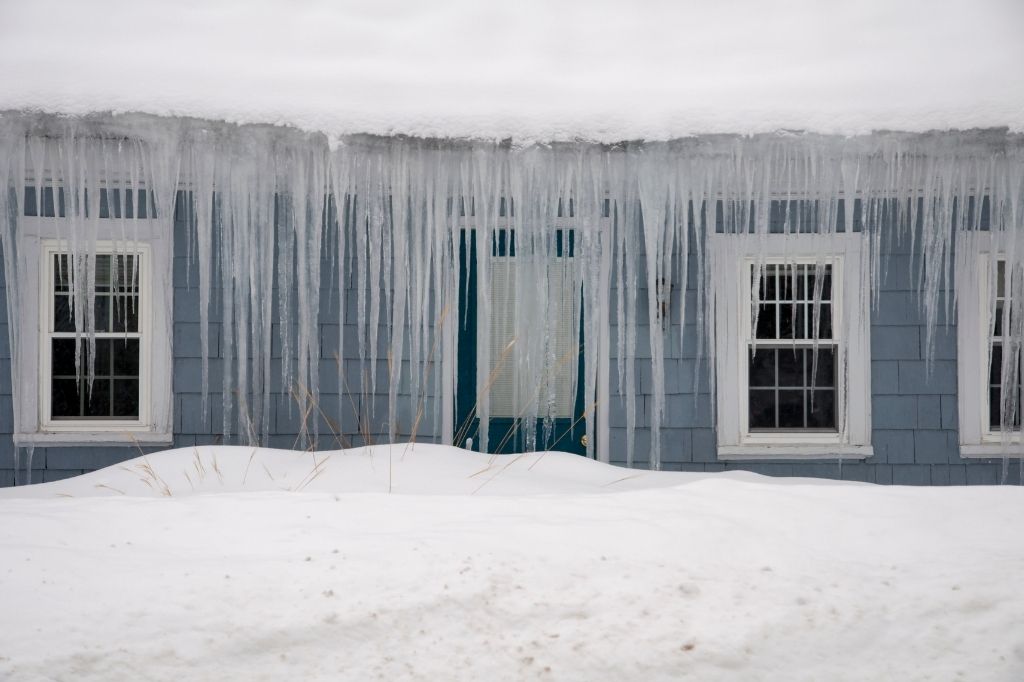 How to Fix Ice Damming on Roof